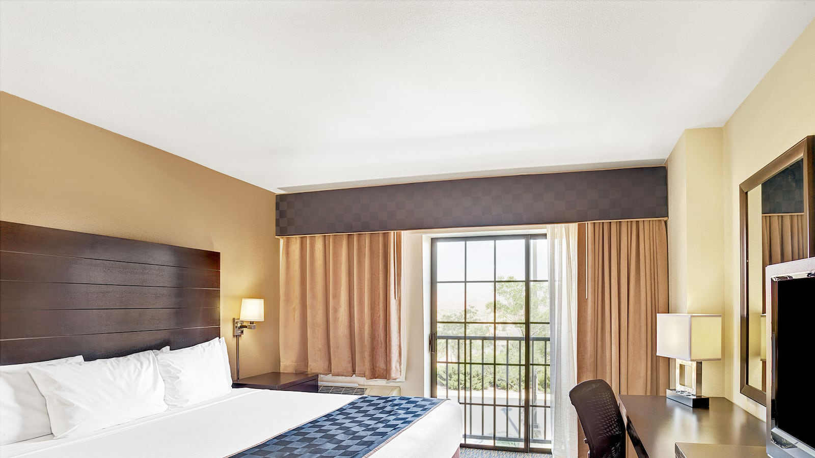 Attractive Room With King Bed Attractive Room With King Bed